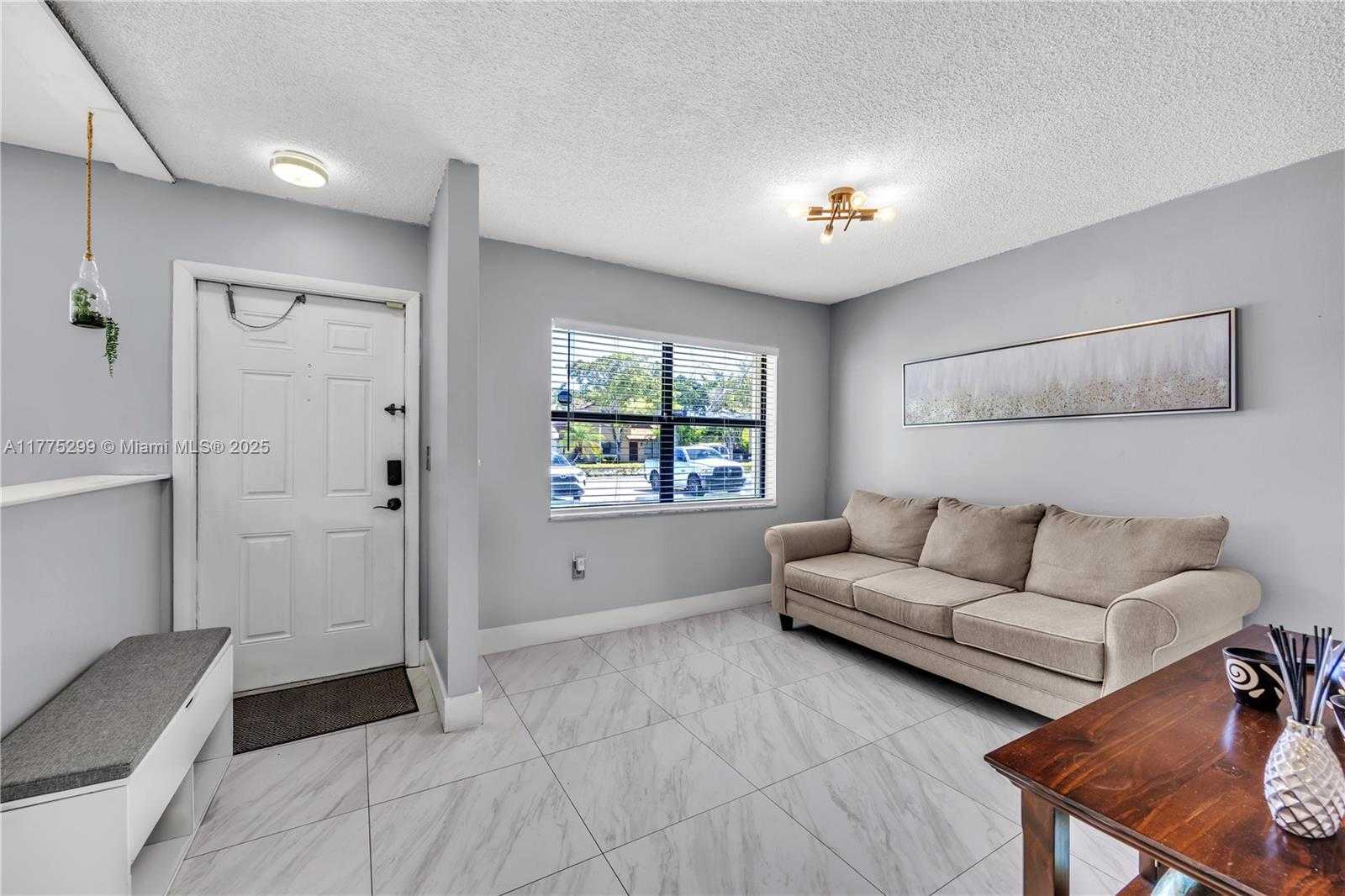 Small Image of 225 LAKESIDE CIR, Sunrise Number 8