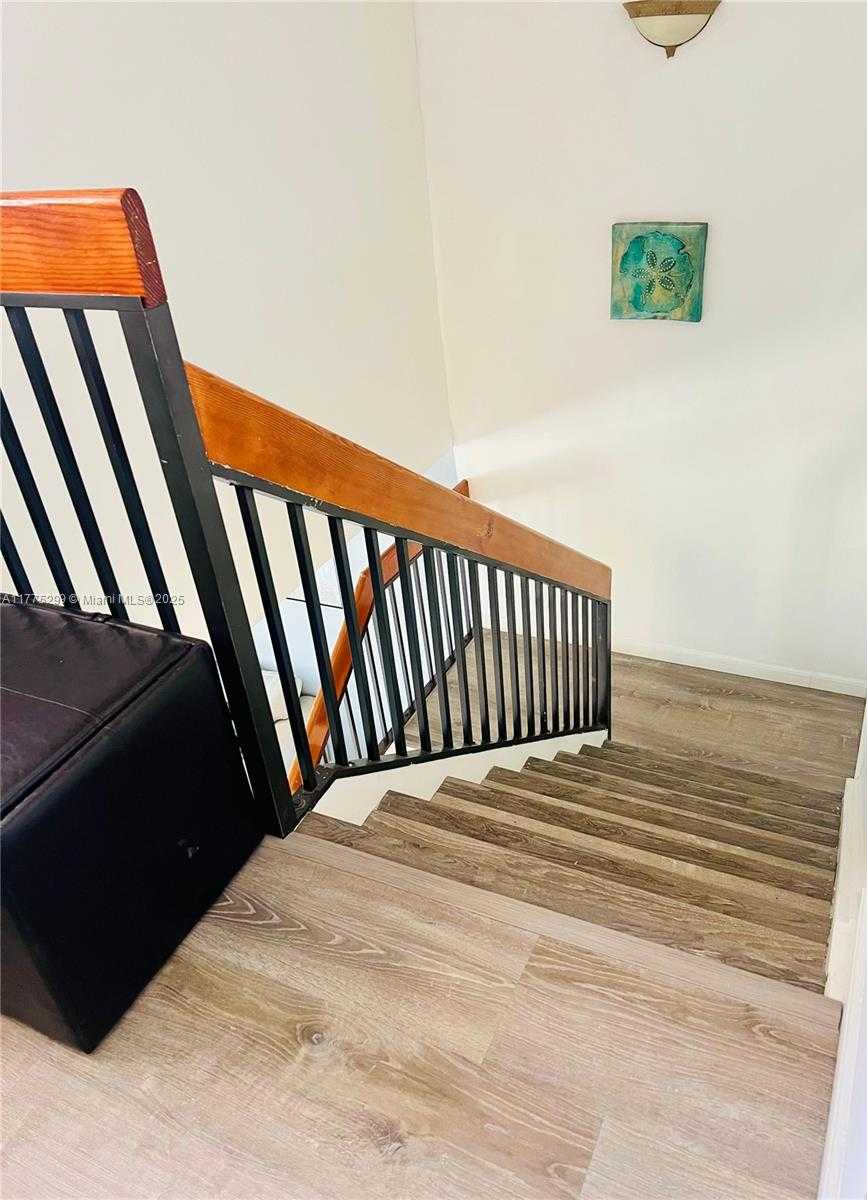 Small Image of 225 LAKESIDE CIR, Sunrise Number 9