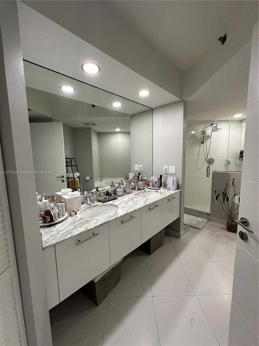 Small Image of 55 SOUTH EAST 6TH ST #1207, Miami Number 23
