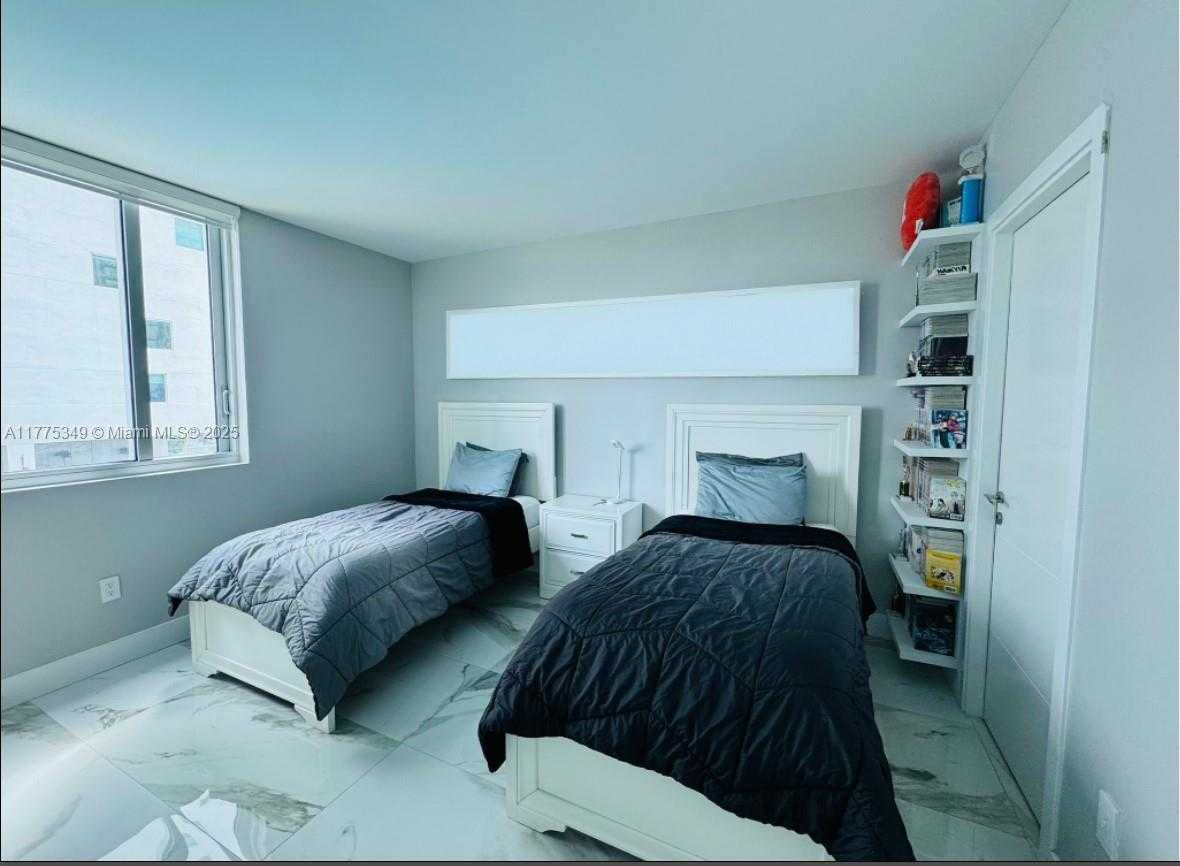 Small Image of 55 SOUTH EAST 6TH ST #1207, Miami Number 25
