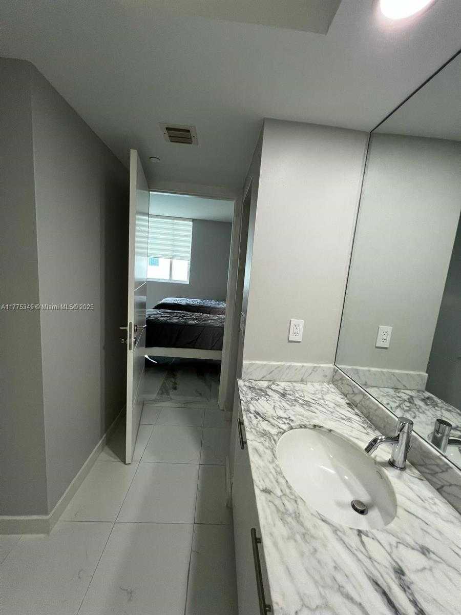 Small Image of 55 SOUTH EAST 6TH ST #1207, Miami Number 74