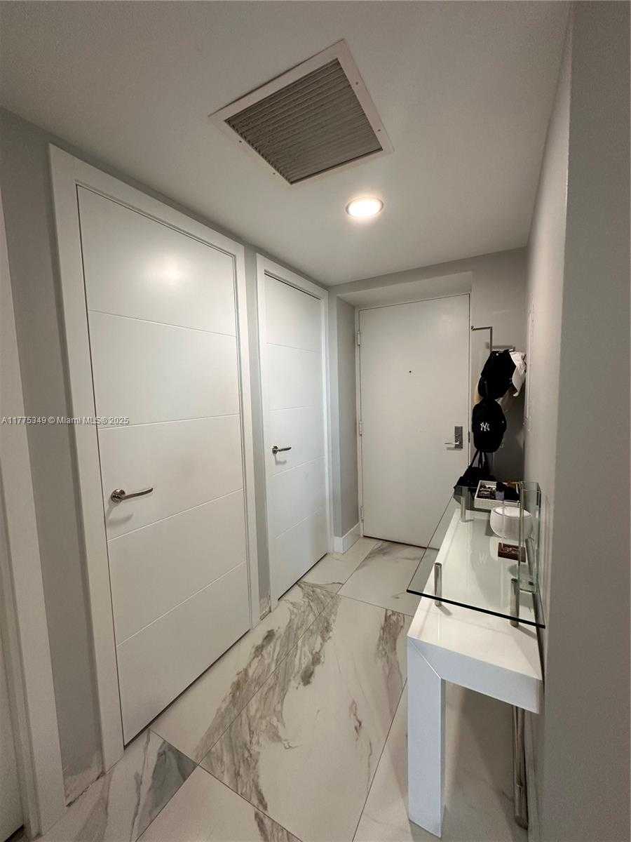 Small Image of 55 SOUTH EAST 6TH ST #1207, Miami Number 9