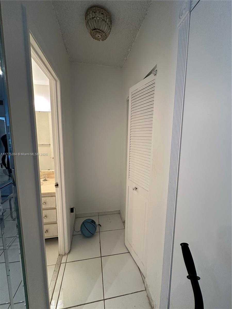 Small Image of 500 BAYVIEW DR #217, Sunny Isles Beach Number 10