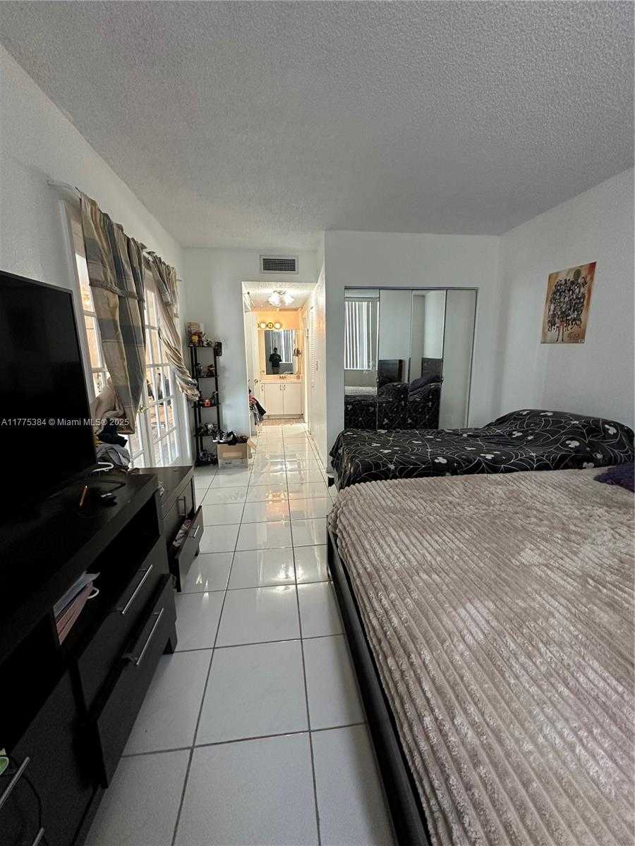 Small Image of 500 BAYVIEW DR #217, Sunny Isles Beach Number 13