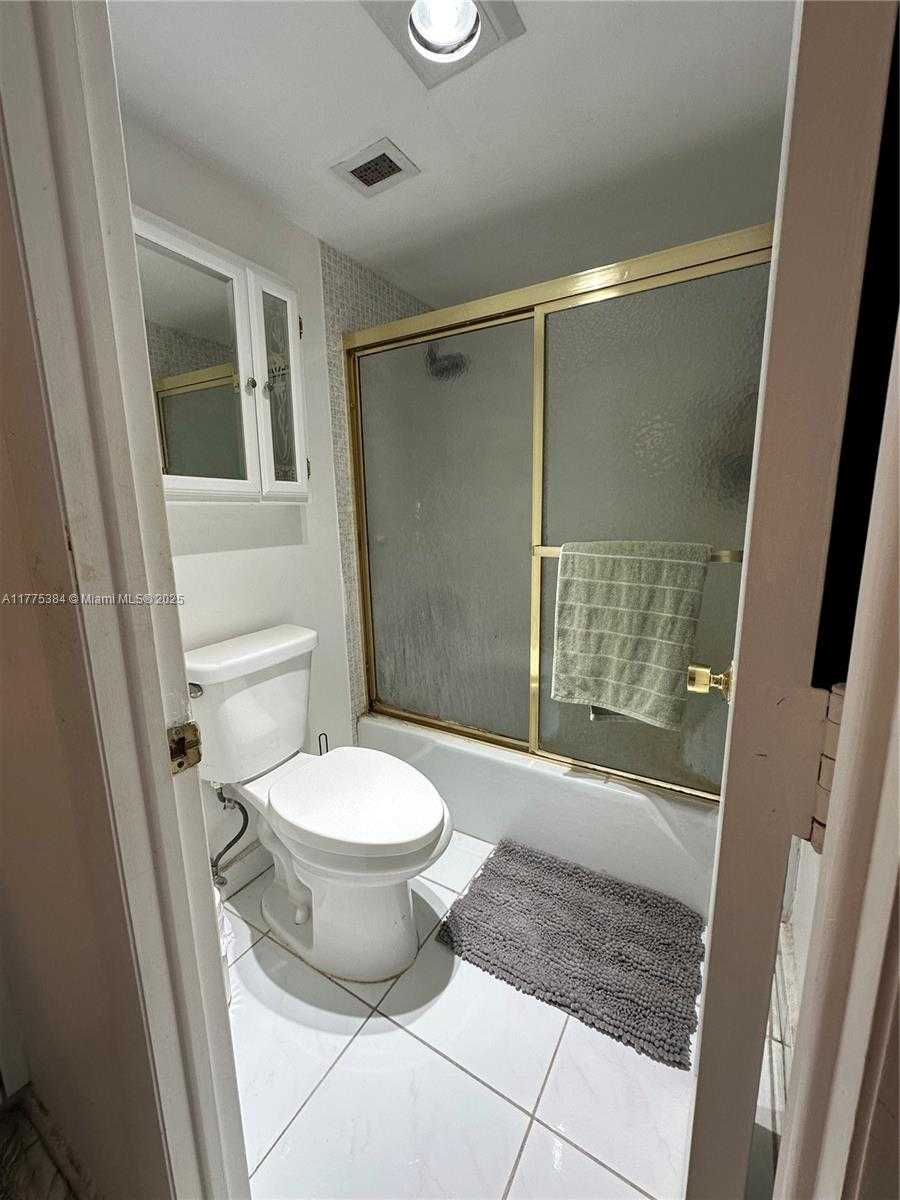 Small Image of 500 BAYVIEW DR #217, Sunny Isles Beach Number 14
