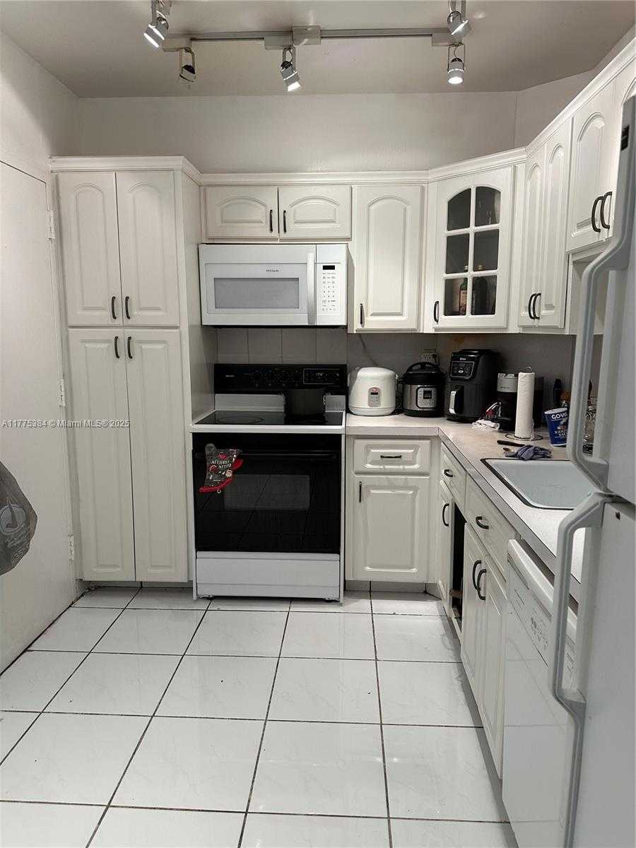 Small Image of 500 BAYVIEW DR #217, Sunny Isles Beach Number 18