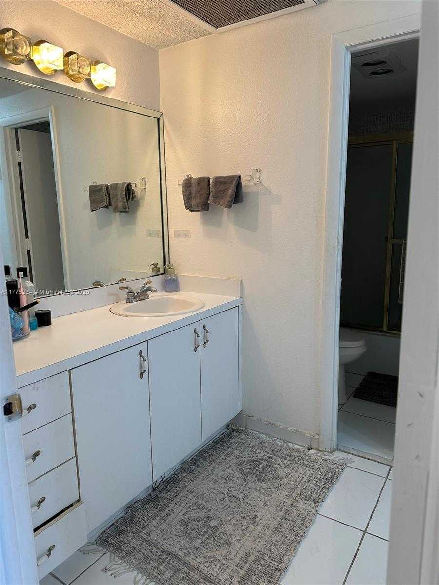 Small Image of 500 BAYVIEW DR #217, Sunny Isles Beach Number 19