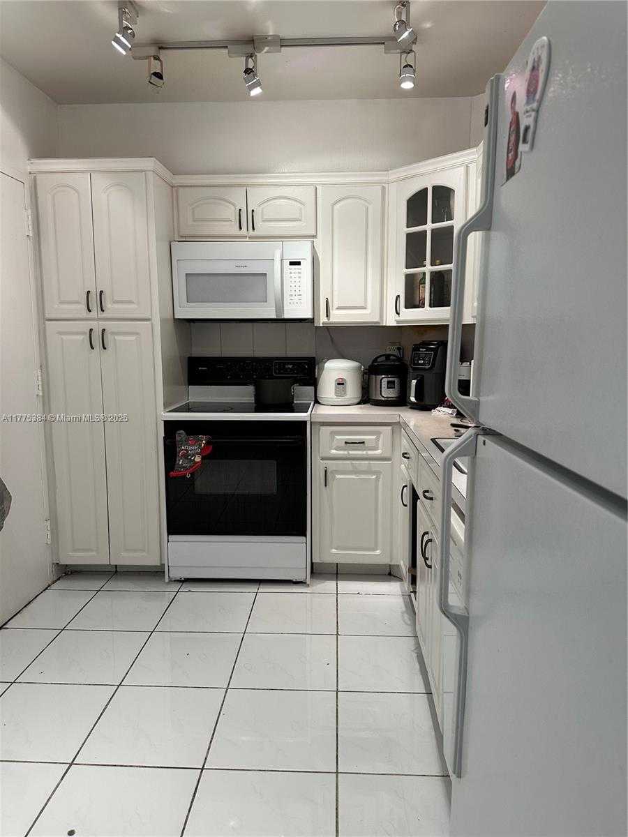 Small Image of 500 BAYVIEW DR #217, Sunny Isles Beach Number 20