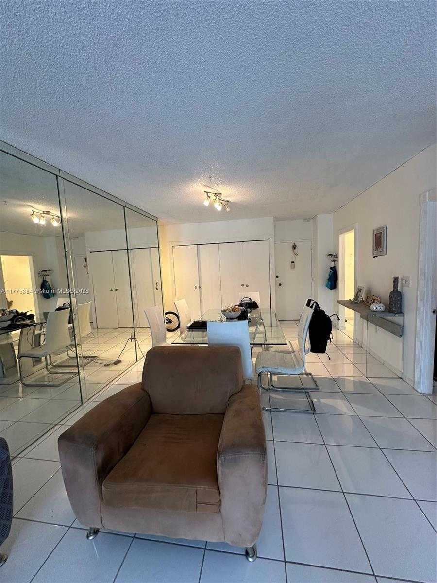 Small Image of 500 BAYVIEW DR #217, Sunny Isles Beach Number 3