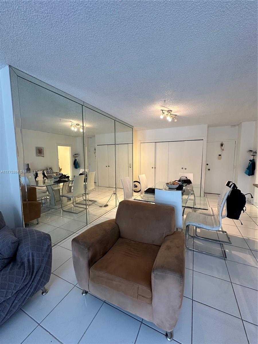 Small Image of 500 BAYVIEW DR #217, Sunny Isles Beach Number 4