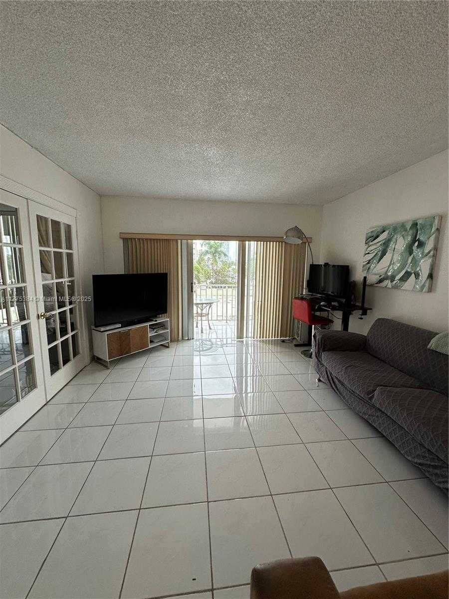 Small Image of 500 BAYVIEW DR #217, Sunny Isles Beach Number 5