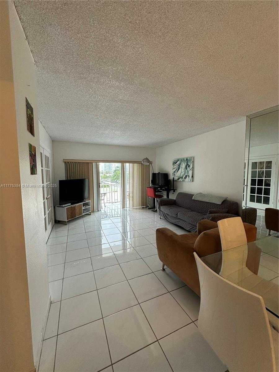 Small Image of 500 BAYVIEW DR #217, Sunny Isles Beach Number 6