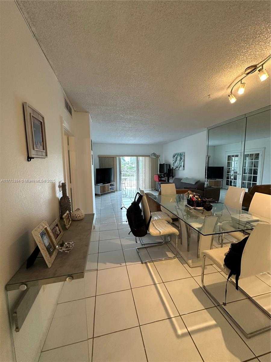 Small Image of 500 BAYVIEW DR #217, Sunny Isles Beach Number 7