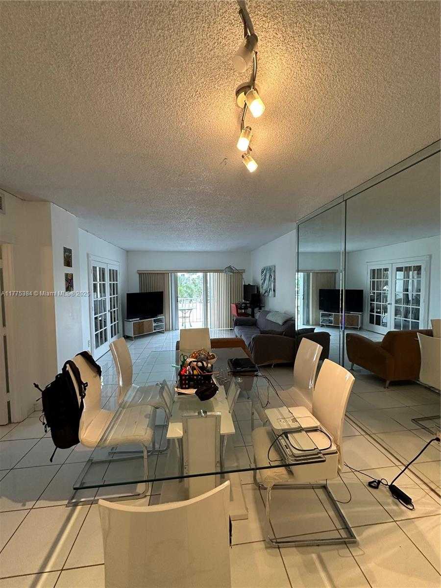 Small Image of 500 BAYVIEW DR #217, Sunny Isles Beach Number 8
