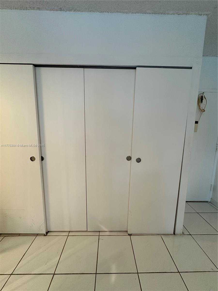 Small Image of 500 BAYVIEW DR #217, Sunny Isles Beach Number 9