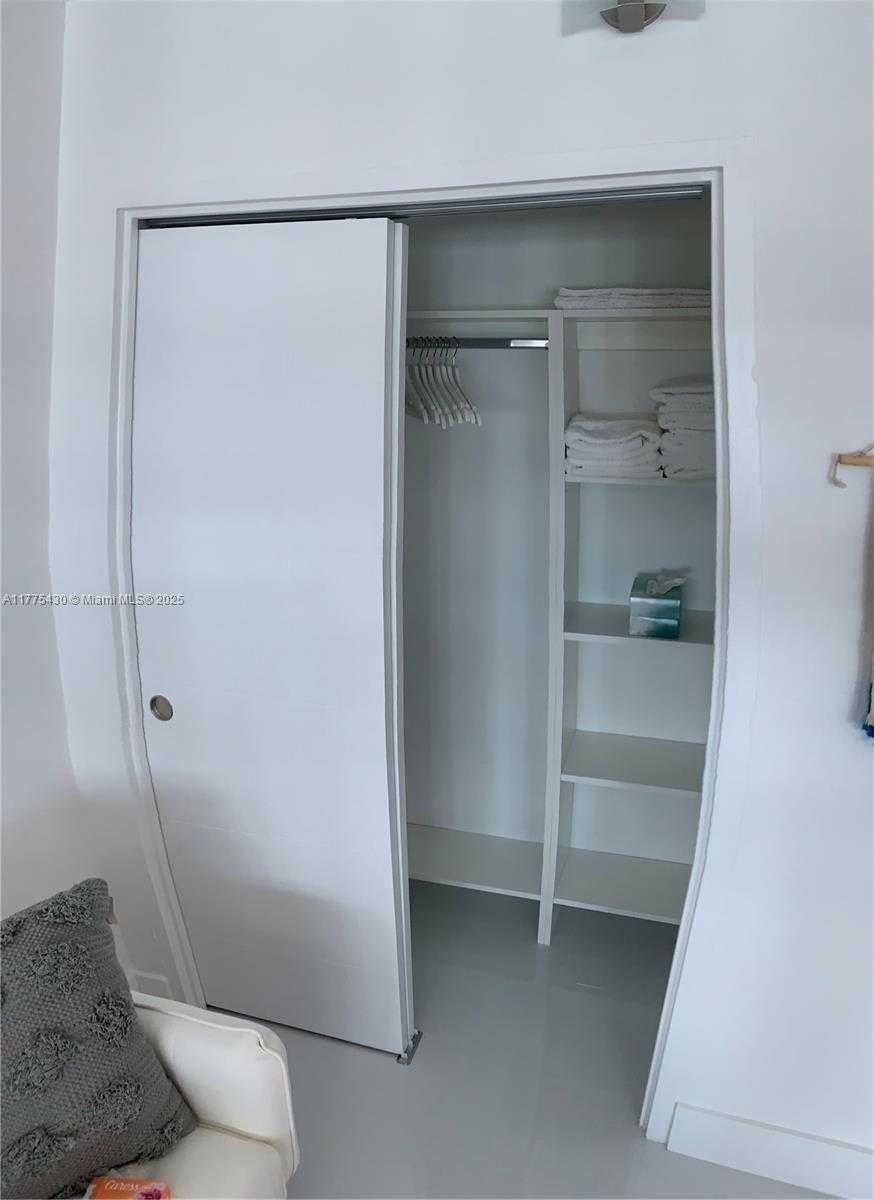 Small Image of 5445 COLLINS AVE #1520, Miami Beach Number 11