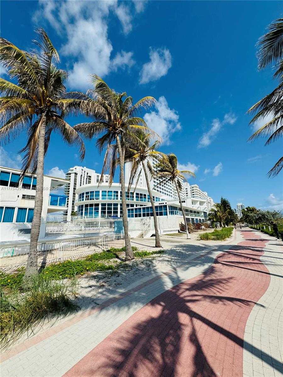 Small Image of 5445 COLLINS AVE #1520, Miami Beach Number 3