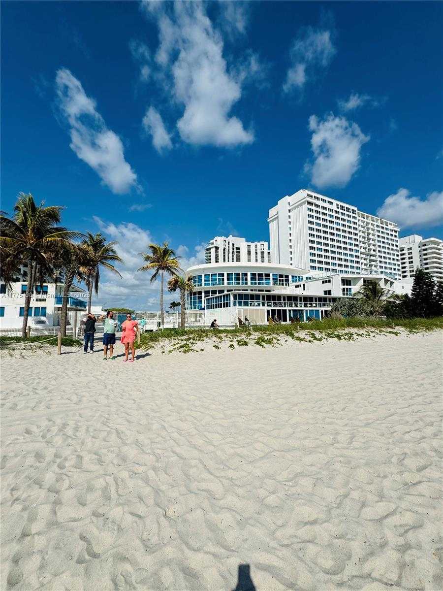 Small Image of 5445 COLLINS AVE #1520, Miami Beach Number 31