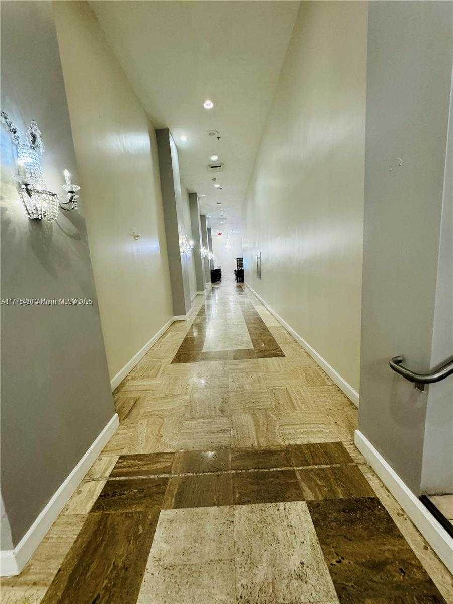 Small Image of 5445 COLLINS AVE #1520, Miami Beach Number 35