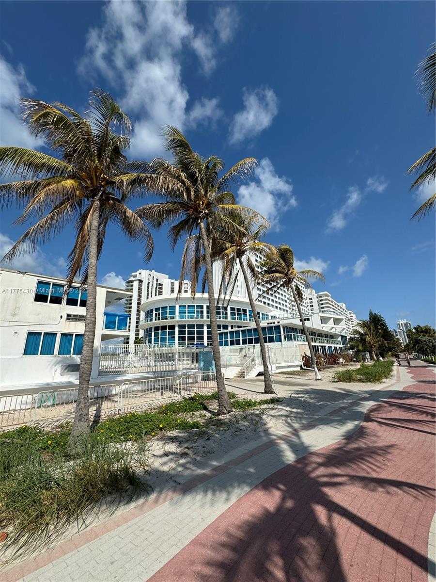 Small Image of 5445 COLLINS AVE #1520, Miami Beach Number 42