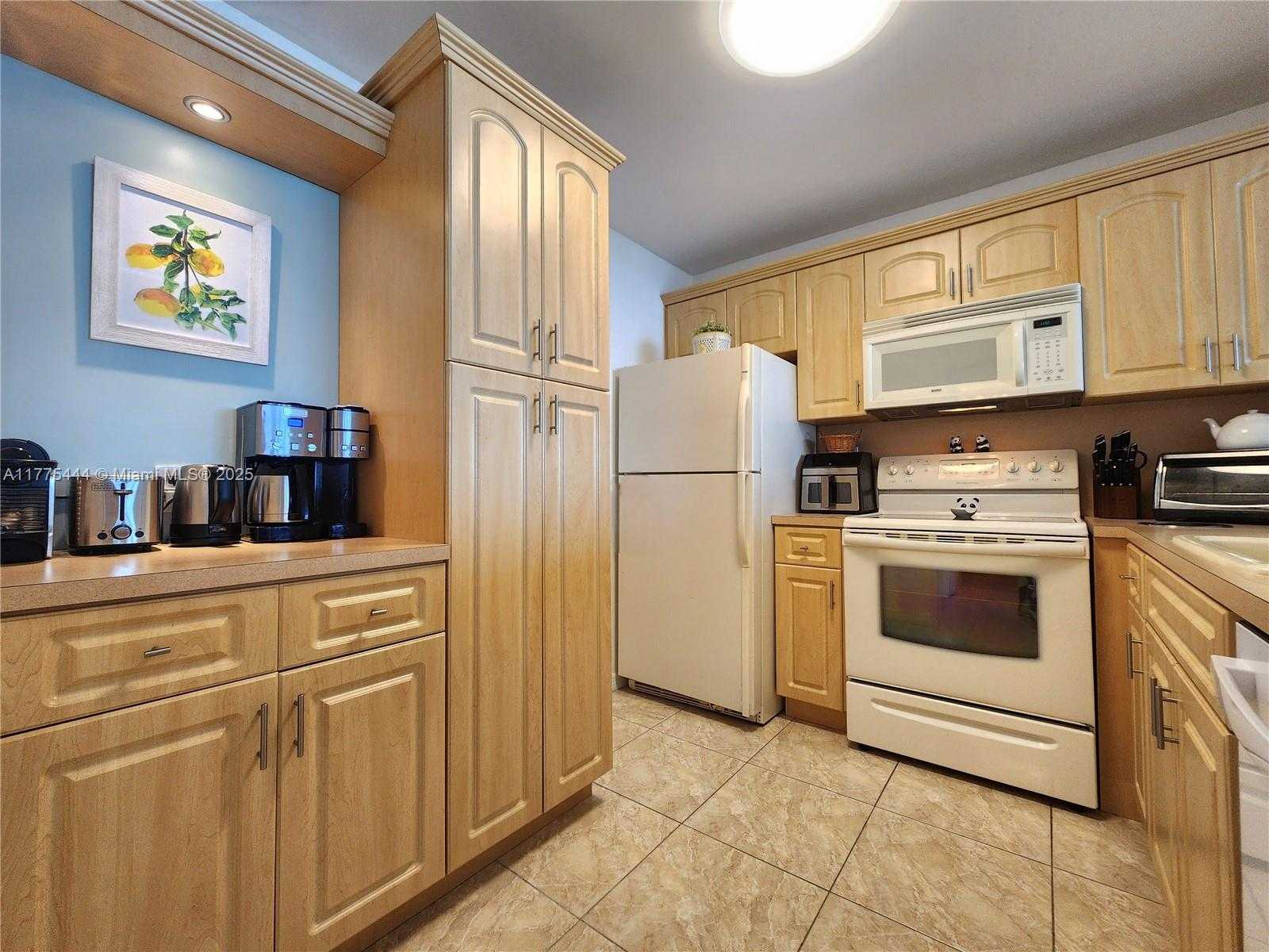 Small Image of 3725 SOUTH OCEAN DR #1212, Hollywood Number 10