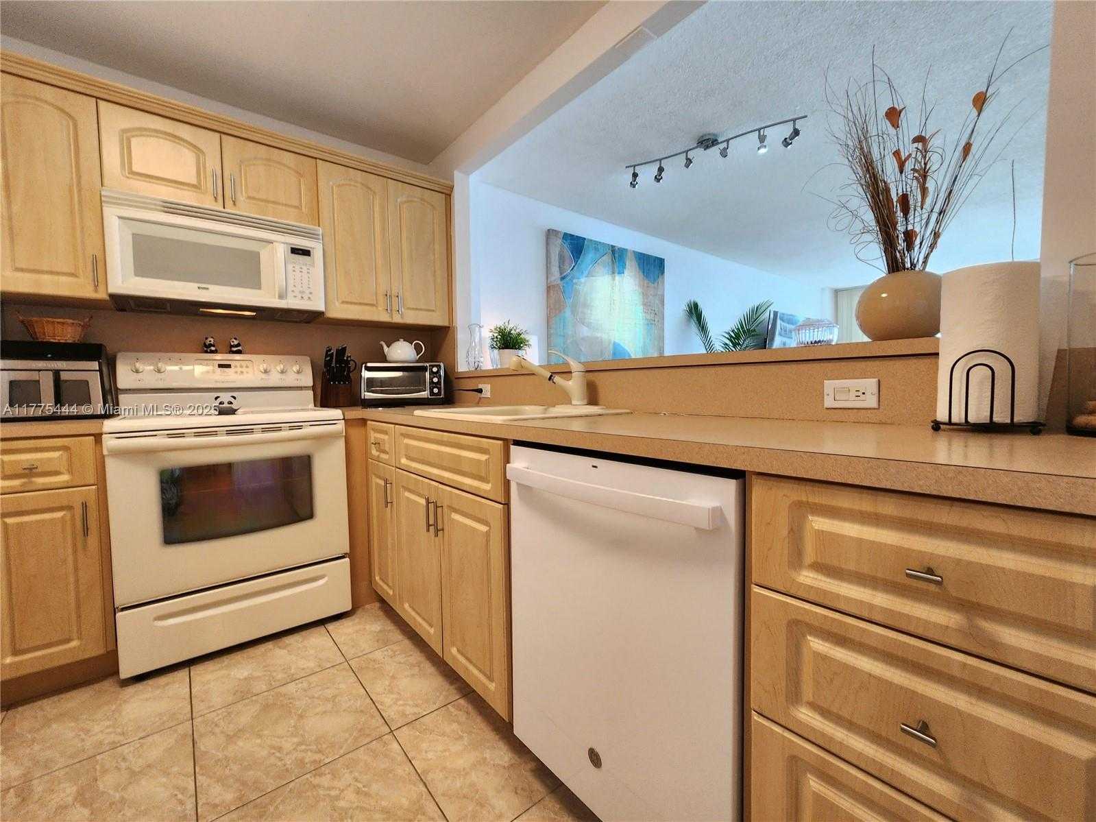 Small Image of 3725 SOUTH OCEAN DR #1212, Hollywood Number 11