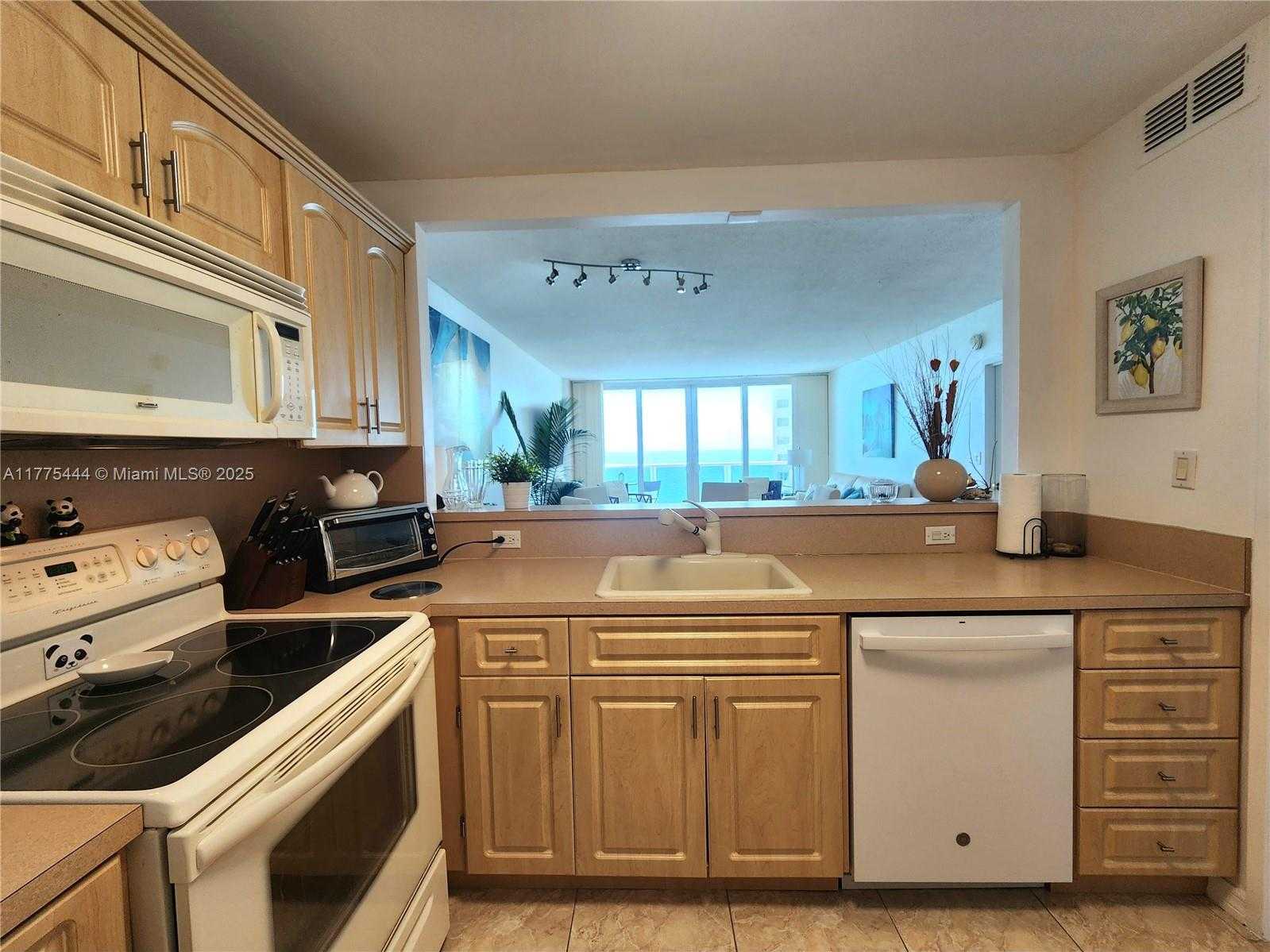 Small Image of 3725 SOUTH OCEAN DR #1212, Hollywood Number 8