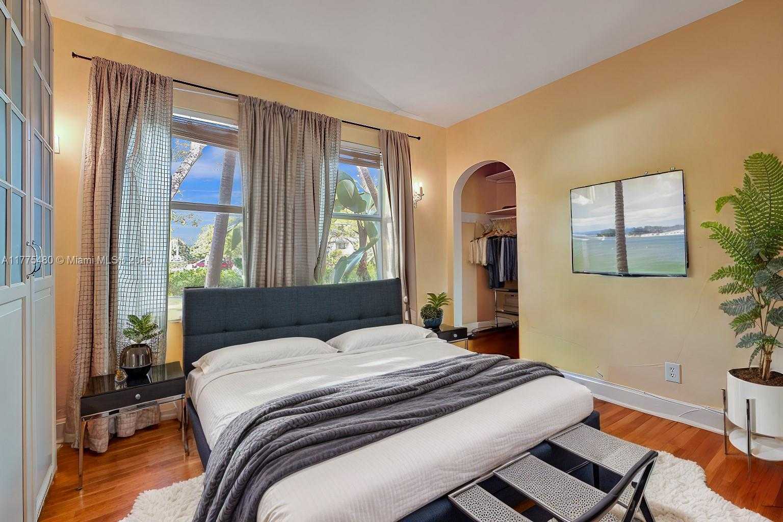 Small Image of 421 GRAND CONCOURSE #1, Miami Shores Number 11