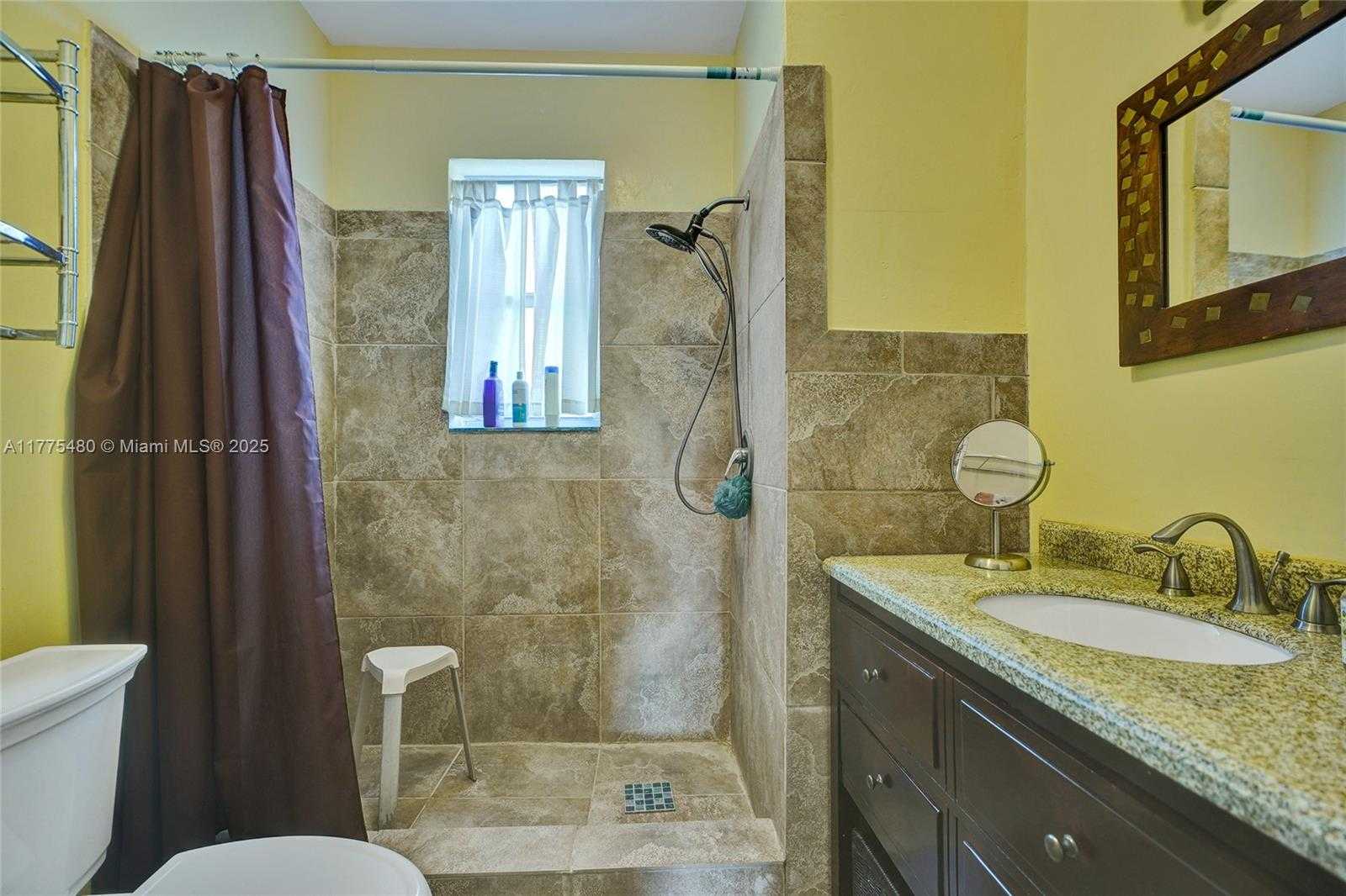 Small Image of 421 GRAND CONCOURSE #1, Miami Shores Number 13