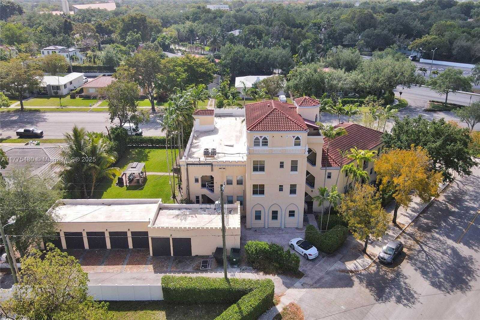 Small Image of 421 GRAND CONCOURSE #1, Miami Shores Number 18
