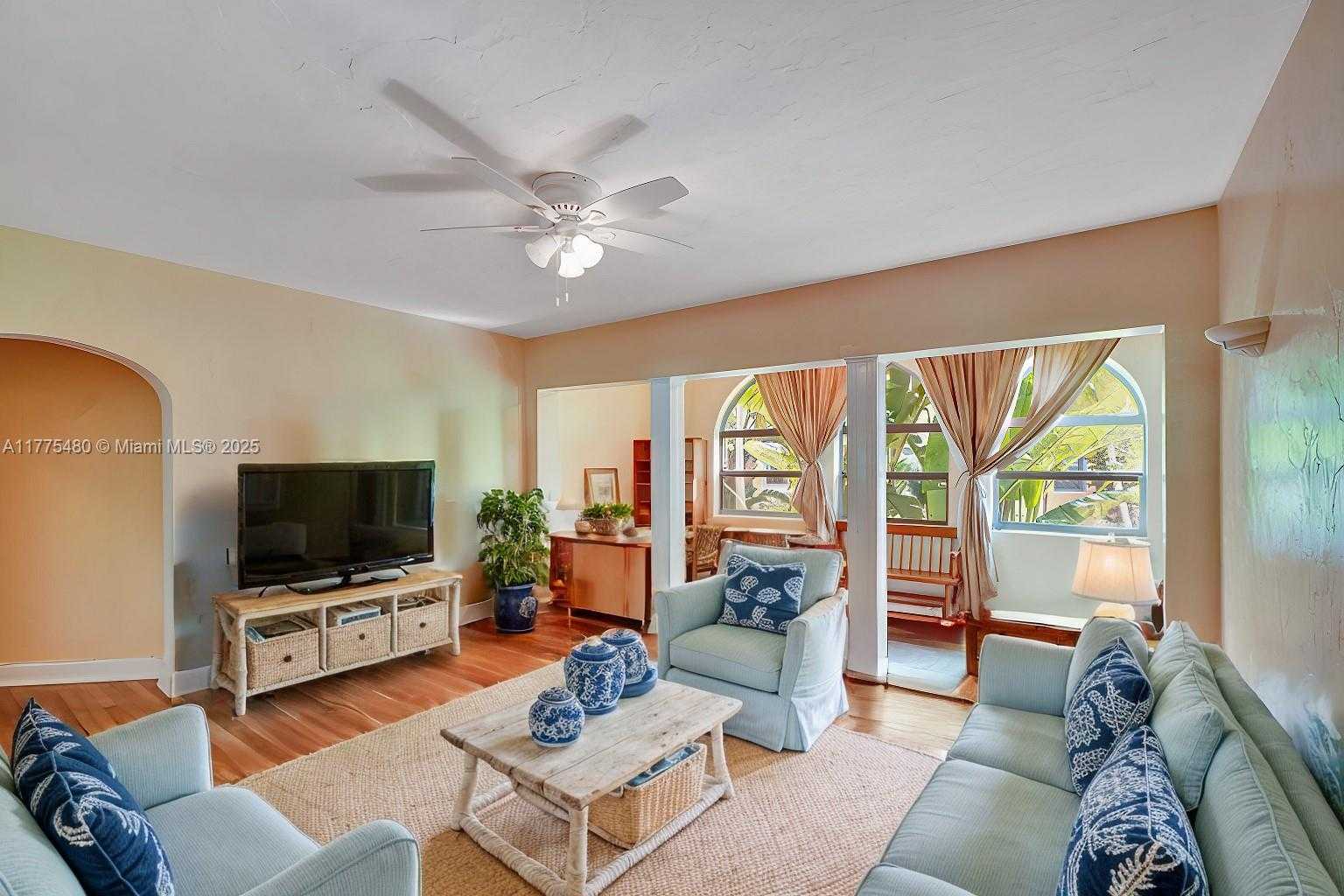 Small Image of 421 GRAND CONCOURSE #1, Miami Shores Number 2