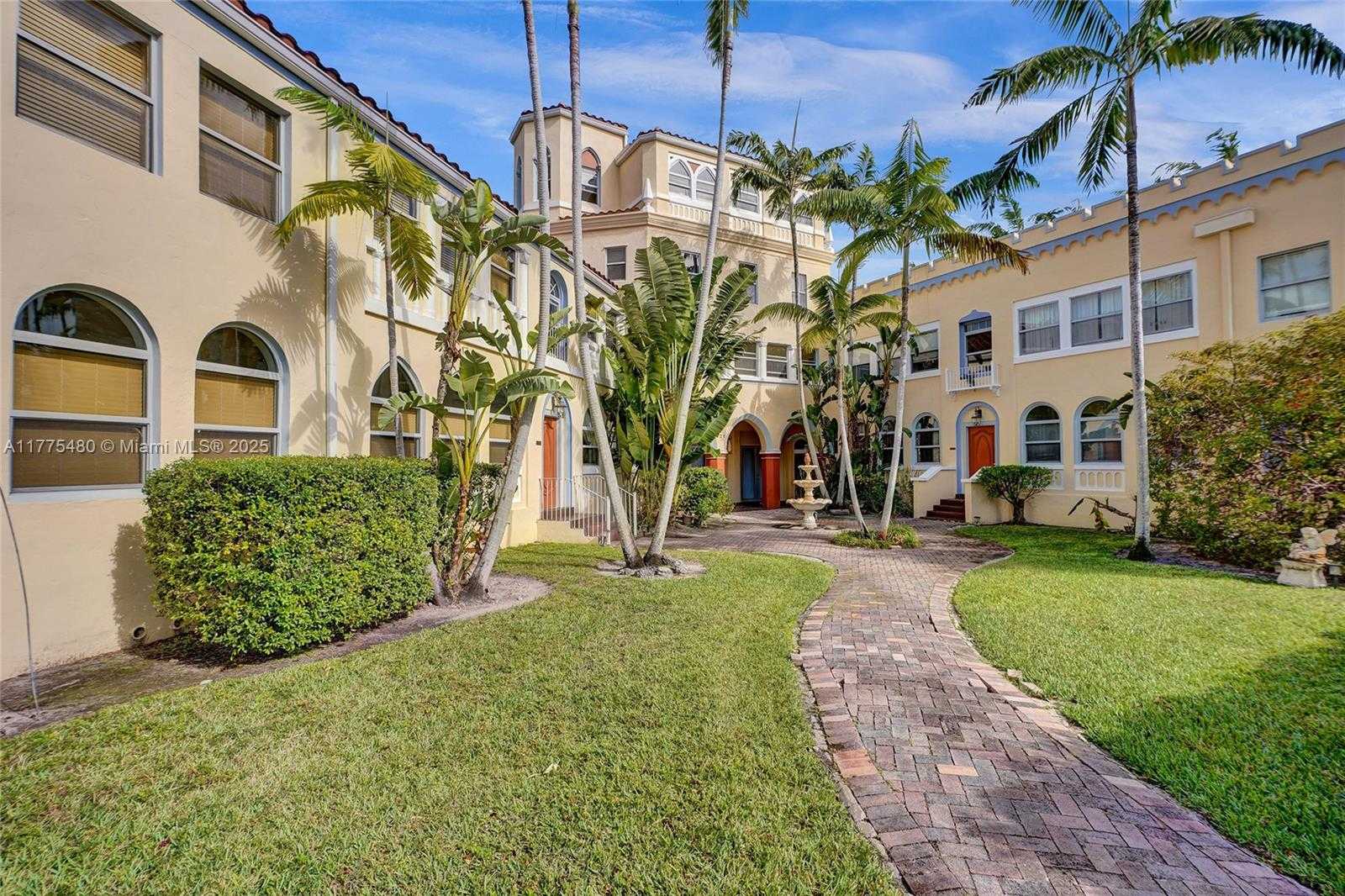 Small Image of 421 GRAND CONCOURSE #1, Miami Shores Number 24