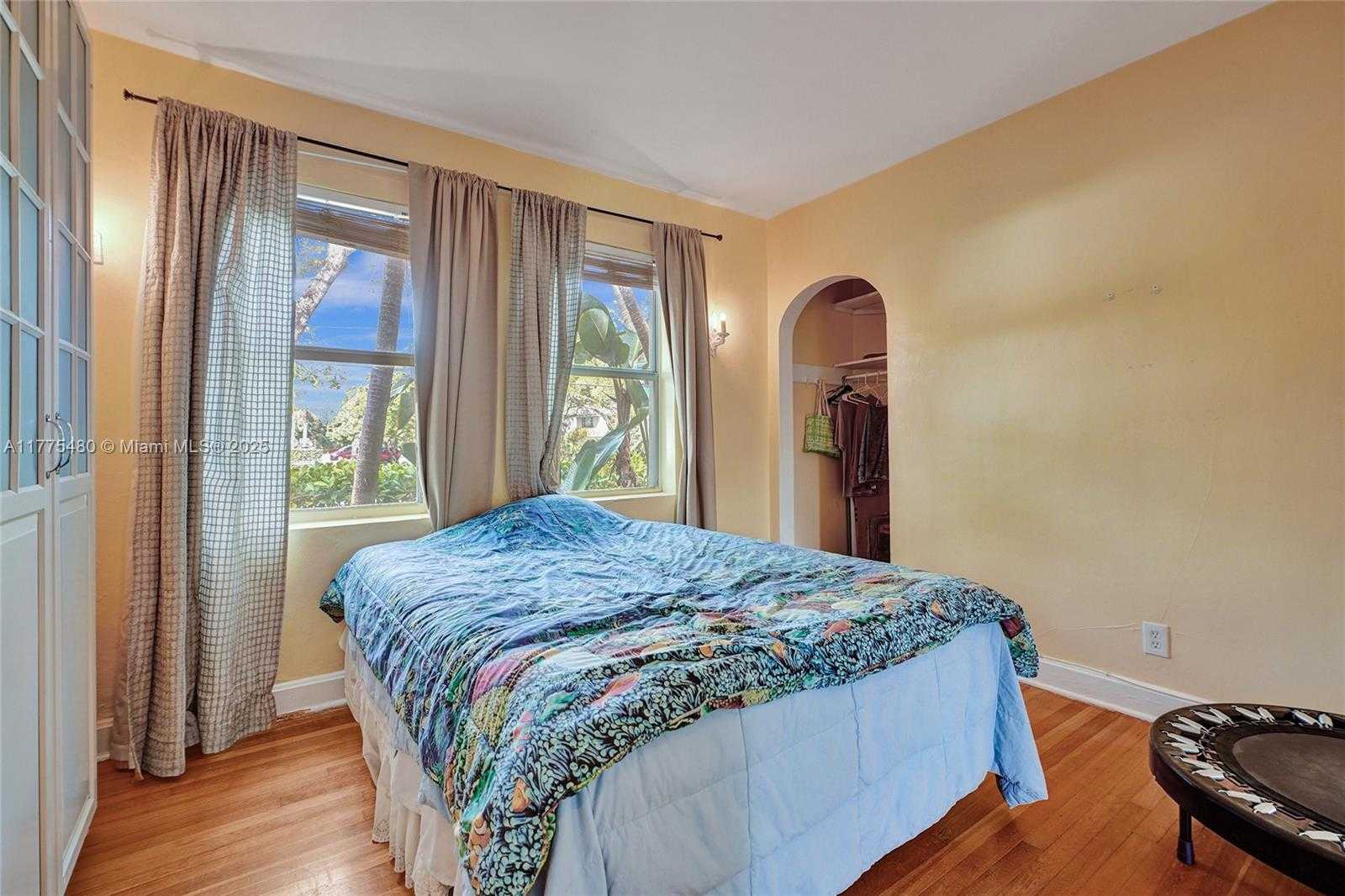 Small Image of 421 GRAND CONCOURSE #1, Miami Shores Number 28