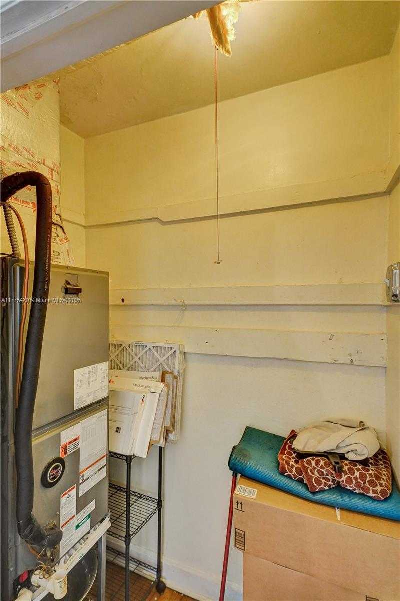 Small Image of 421 GRAND CONCOURSE #1, Miami Shores Number 30