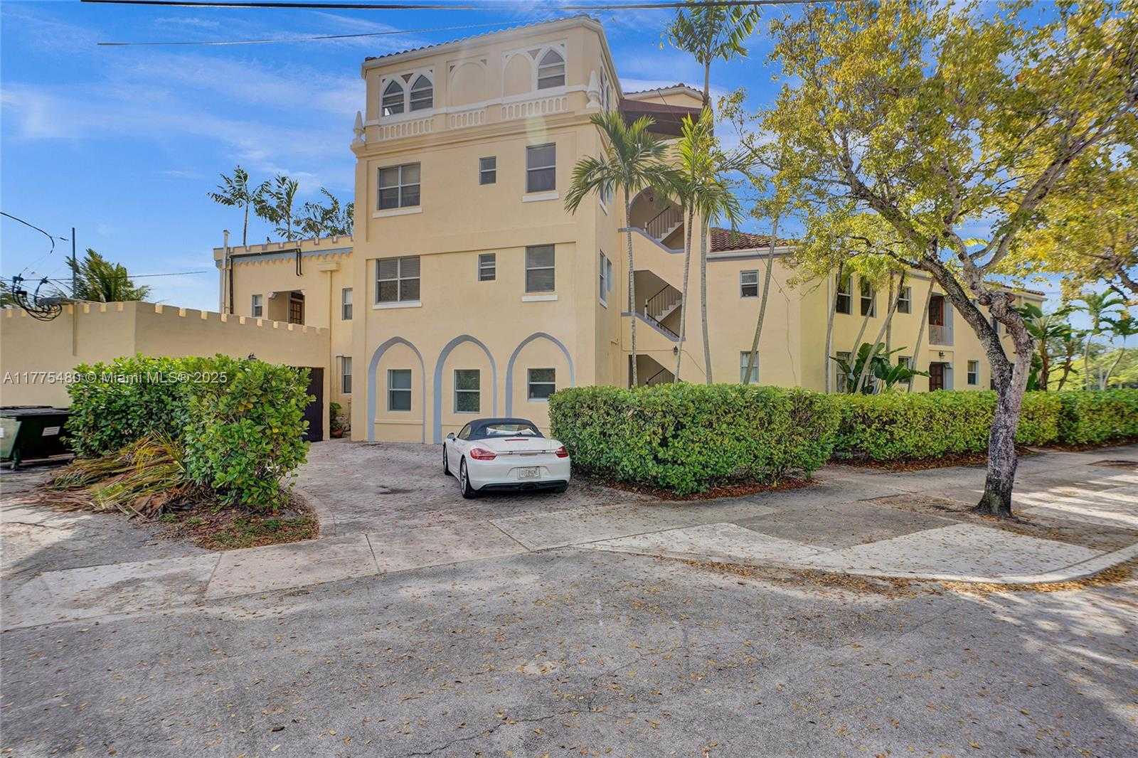 Small Image of 421 GRAND CONCOURSE #1, Miami Shores Number 32