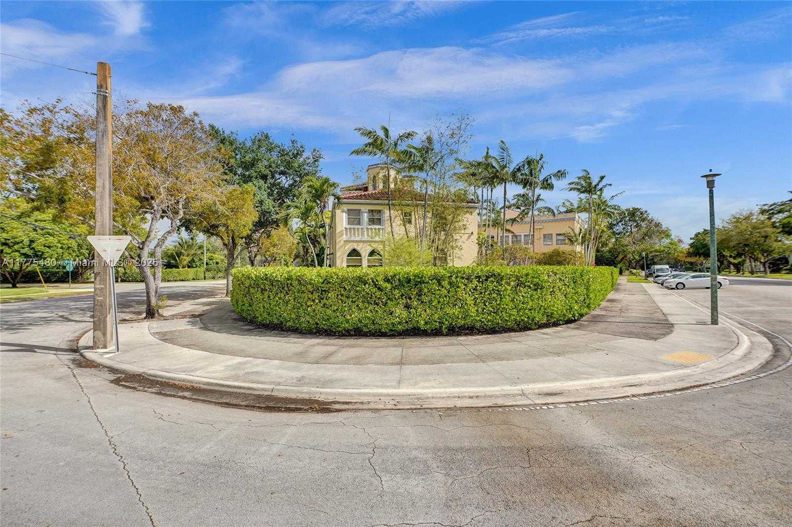 Small Image of 421 GRAND CONCOURSE #1, Miami Shores Number 33