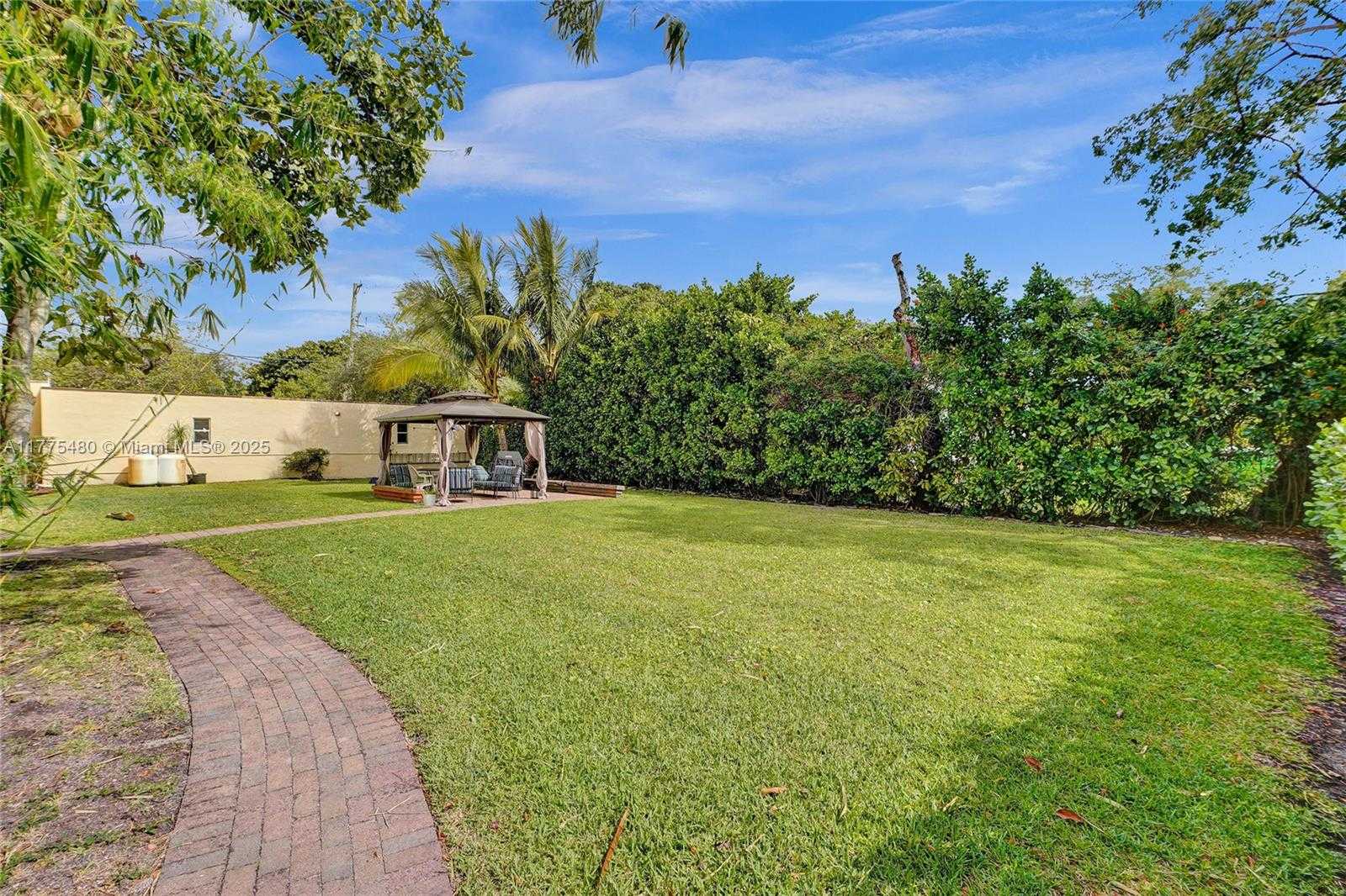 Small Image of 421 GRAND CONCOURSE #1, Miami Shores Number 35