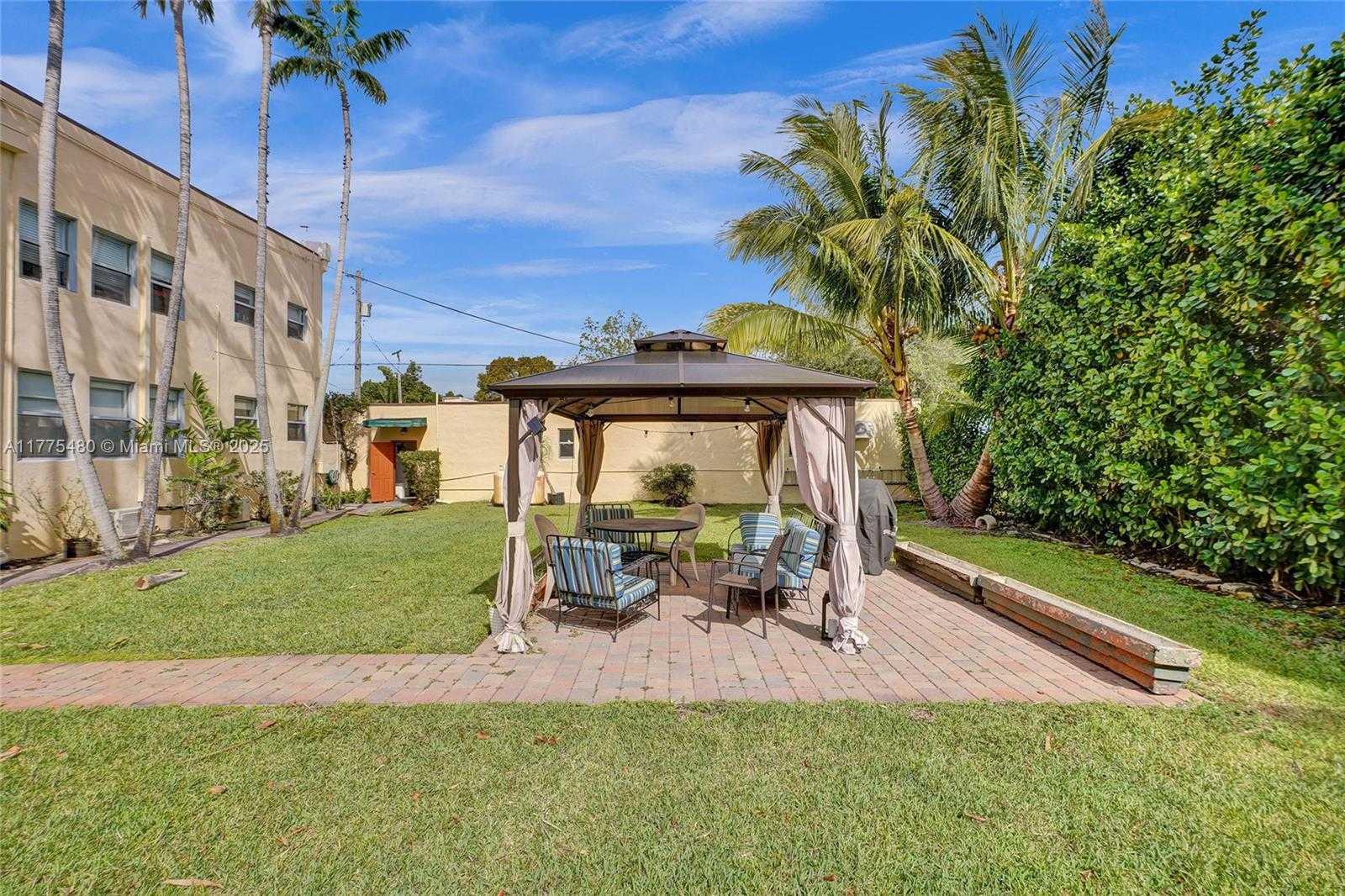 Small Image of 421 GRAND CONCOURSE #1, Miami Shores Number 37
