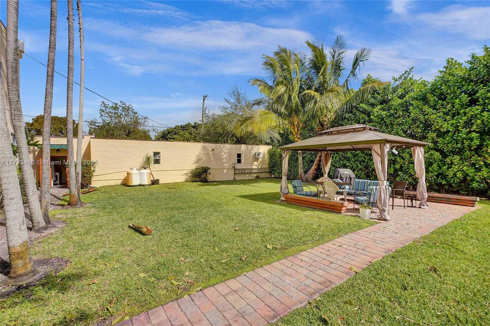 Small Image of 421 GRAND CONCOURSE #1, Miami Shores Number 38