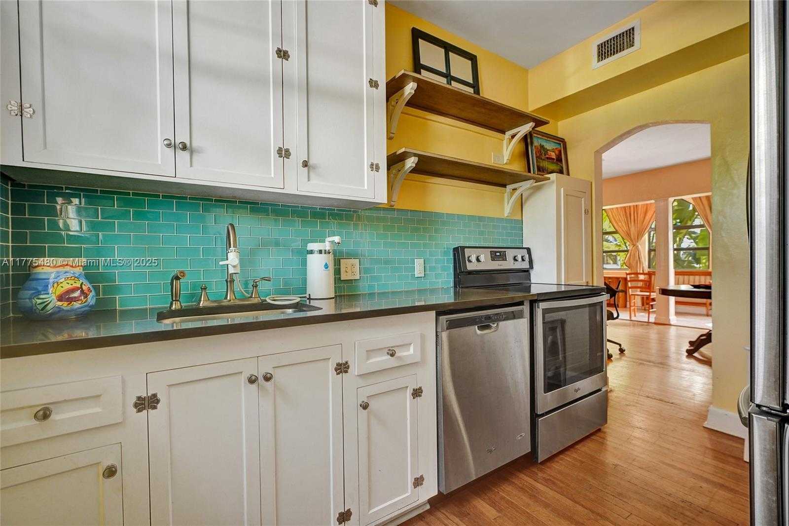 Small Image of 421 GRAND CONCOURSE #1, Miami Shores Number 9