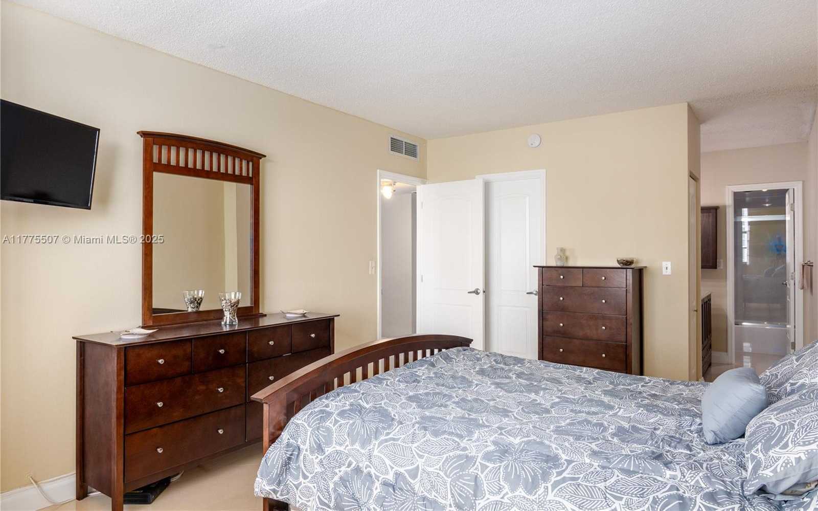 Small Image of 1965 SOUTH OCEAN DR #9F, Hallandale Beach Number 11