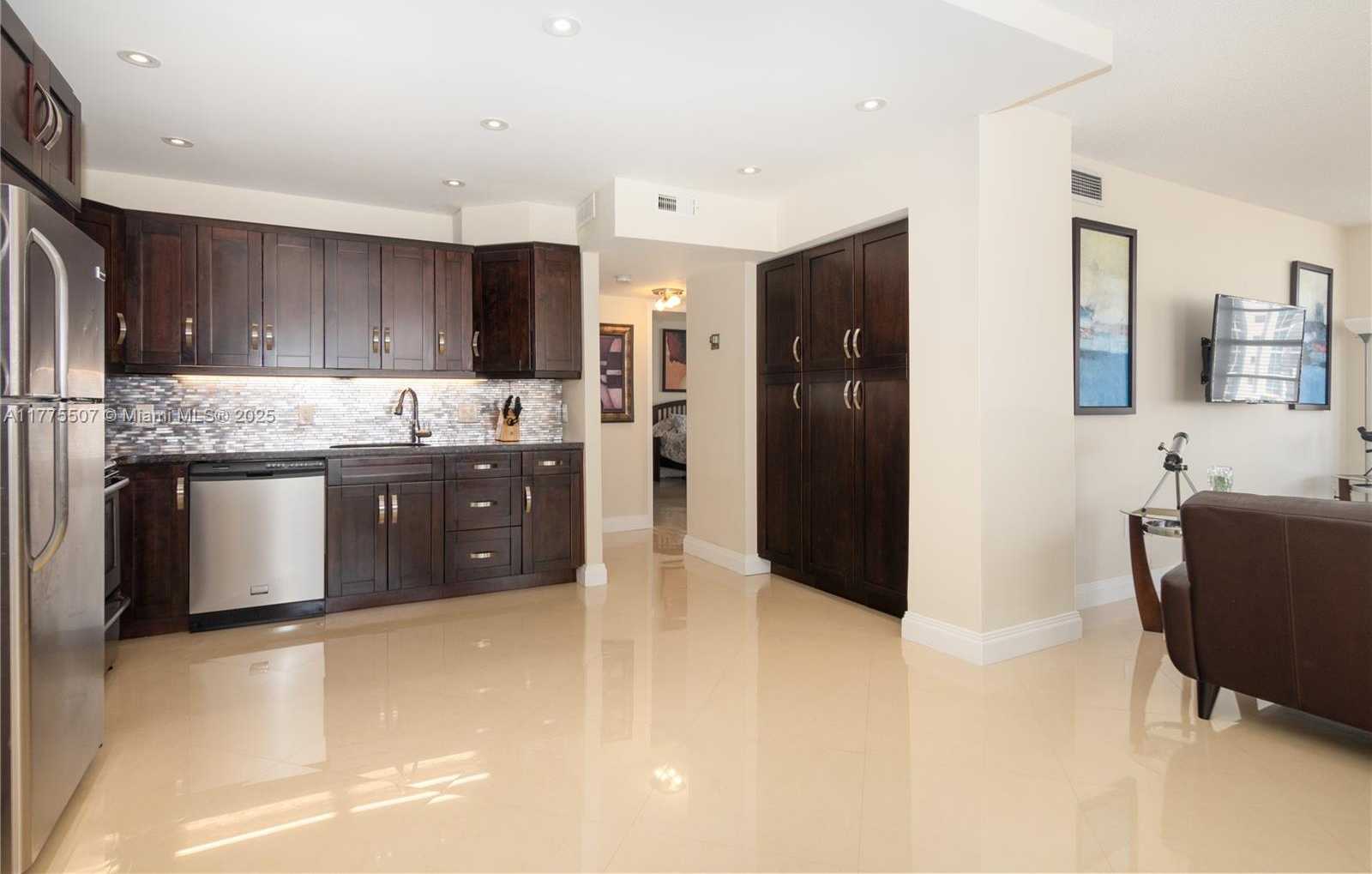Small Image of 1965 SOUTH OCEAN DR #9F, Hallandale Beach Number 3