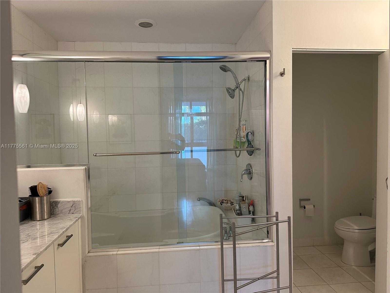 Small Image of 2001 MERIDIAN AVE #309, Miami Beach Number 13