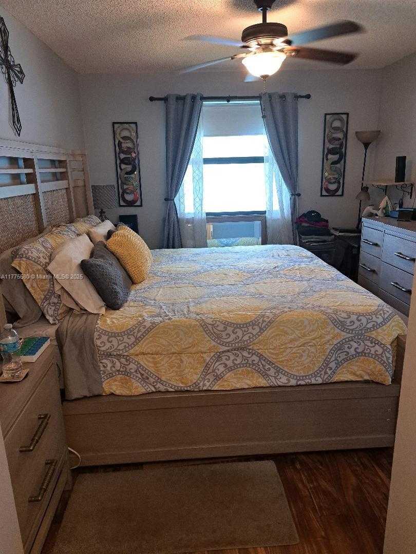 Small Image of 5501 LAKESIDE DR #204, Margate Number 10