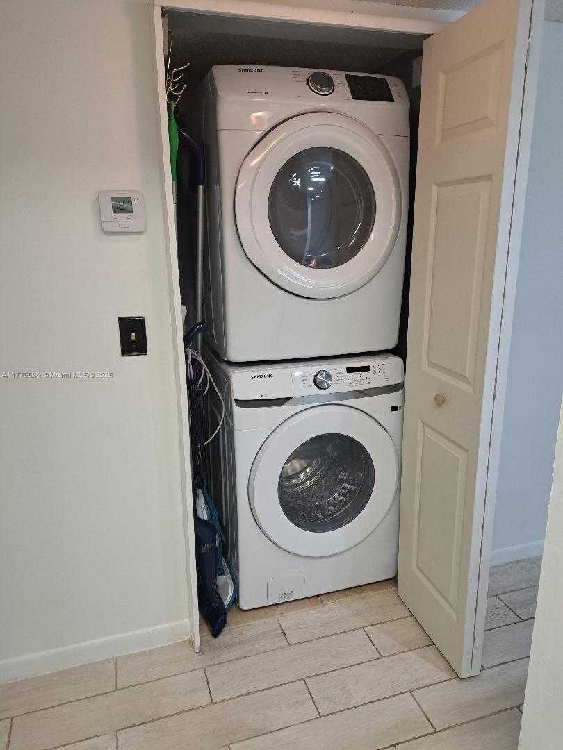 Small Image of 5501 LAKESIDE DR #204, Margate Number 13