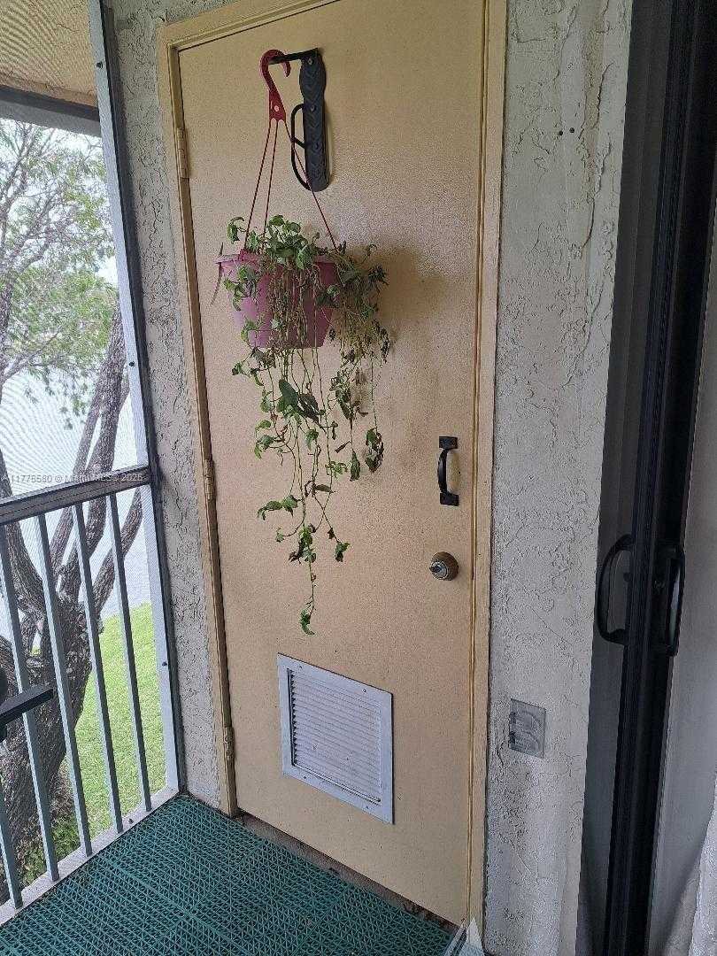 Small Image of 5501 LAKESIDE DR #204, Margate Number 15