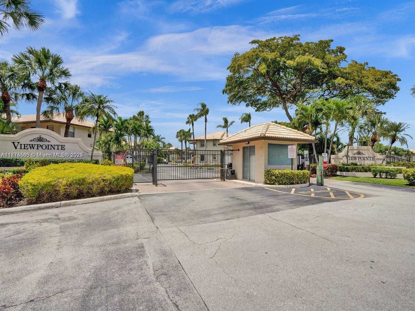 Small Image of 5501 LAKESIDE DR #204, Margate Number 2