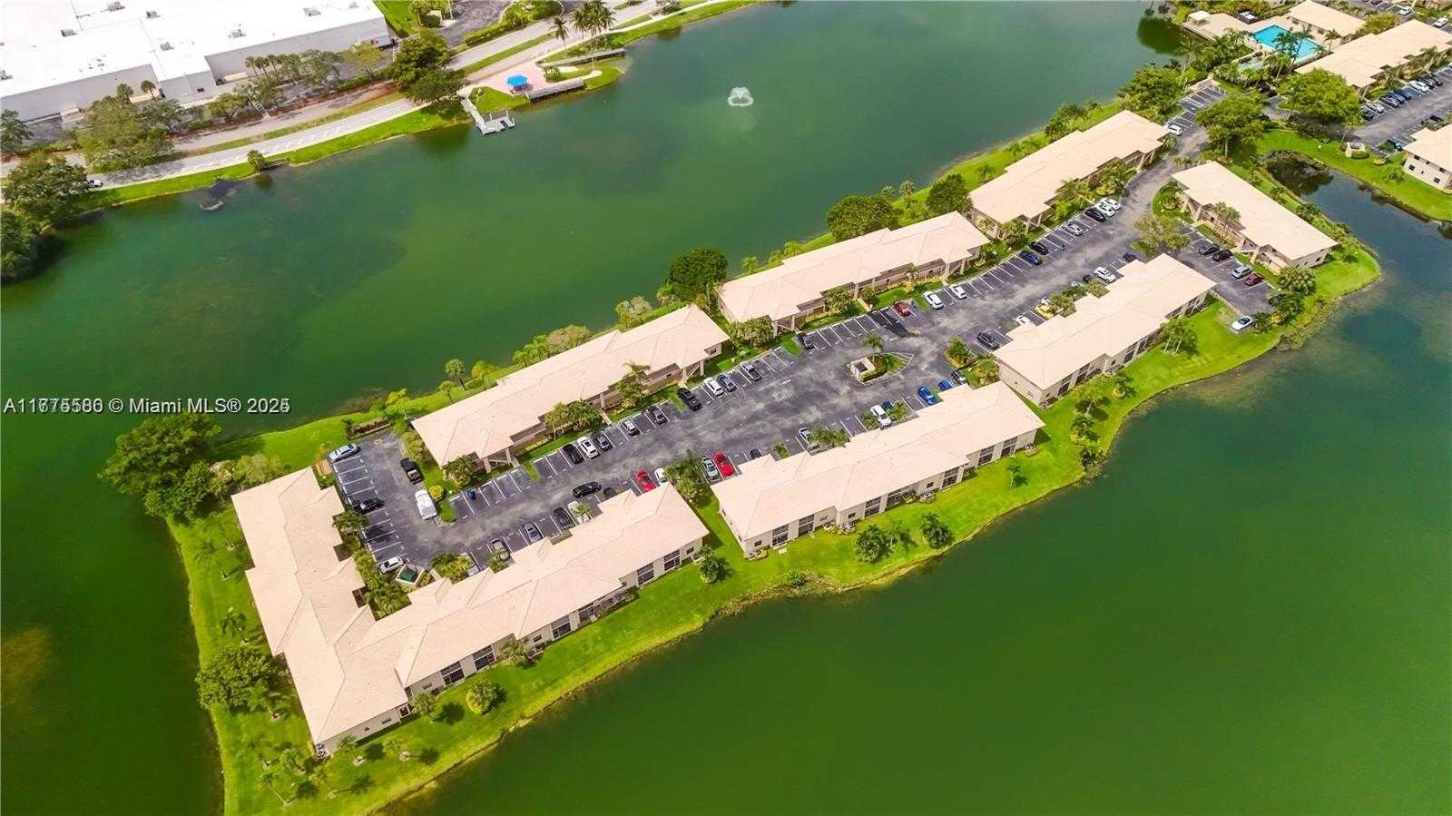 Small Image of 5501 LAKESIDE DR #204, Margate Number 6