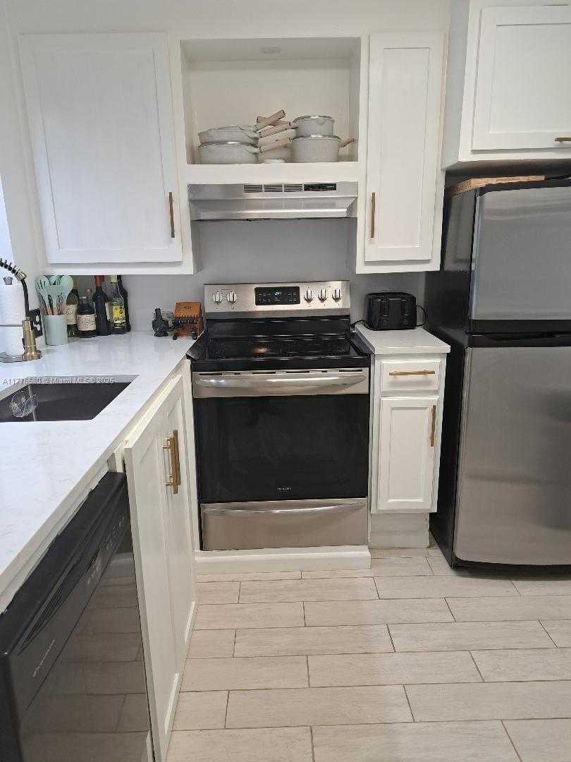 Small Image of 5501 LAKESIDE DR #204, Margate Number 8