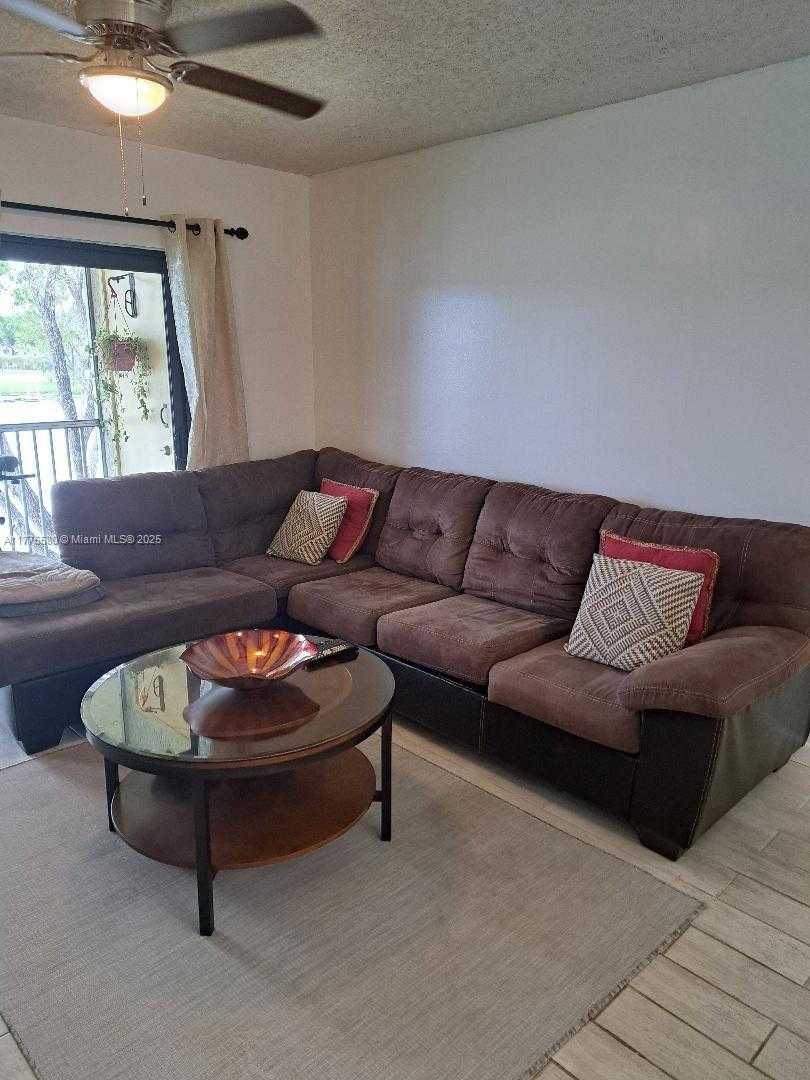 Small Image of 5501 LAKESIDE DR #204, Margate Number 9